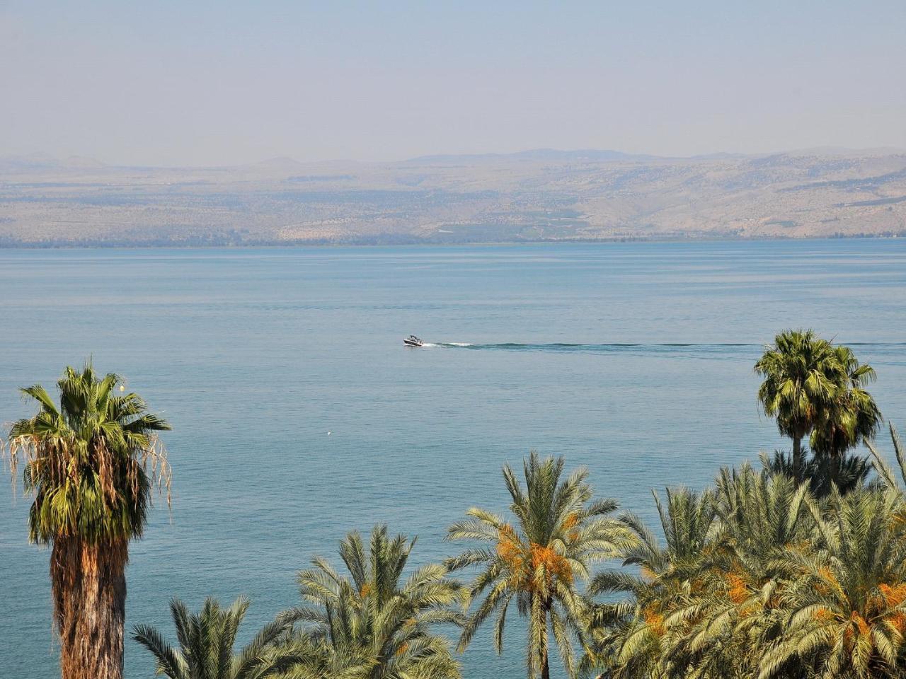 Family Vacation By Lake Kinneret Tiberias Bagian luar foto